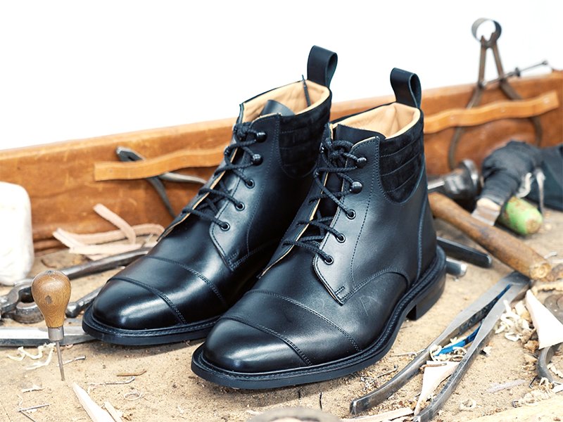 Tricker's Roadster boot in black